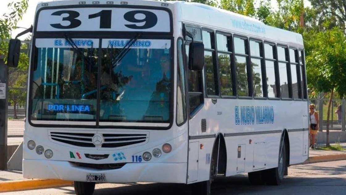 Cierran la terminal de micros y suspenden el servicio de la línea 319