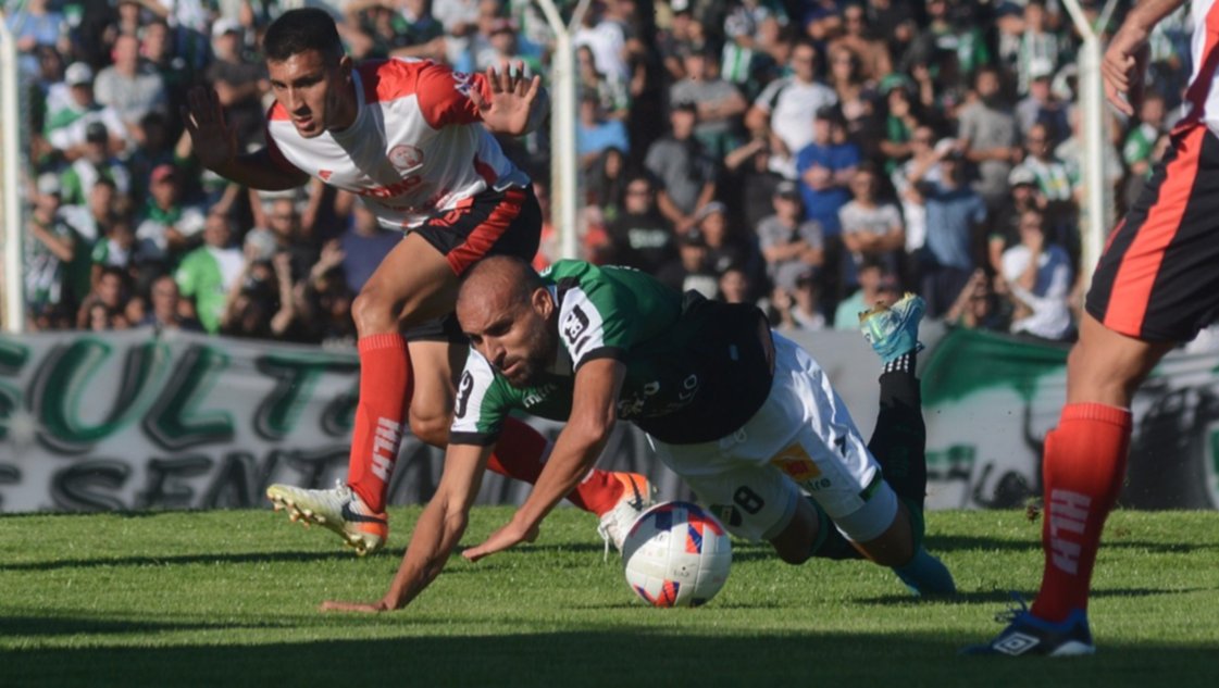 Tapia, el mejor de los debutantes en un Villa Mitre que arrancó con éxito Tapia, el mejor de los debutantes en un Villa Mitre que arrancó con éxito