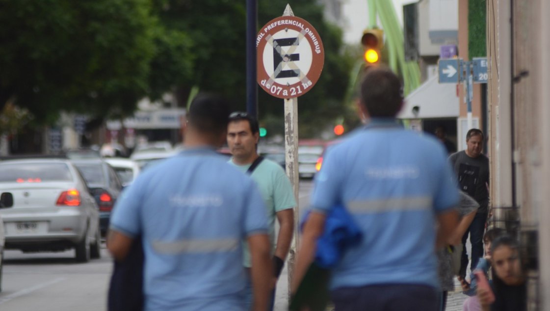 A prestar atención: estacionar en zona prohibida tiene una multa millonaria