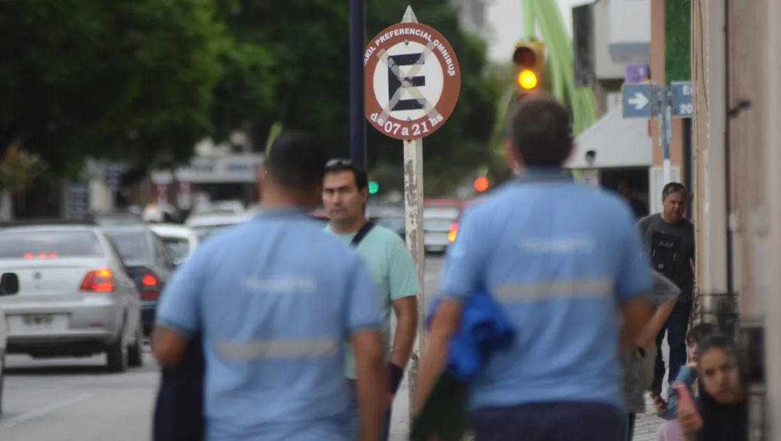 A prestar atención: estacionar en zona prohibida tiene una multa millonaria A prestar atención: estacionar en zona prohibida tiene una multa millonaria