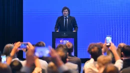 Javier Milei confirmó que el Gobierno dará de baja 70 mil contratos de empleados públicos