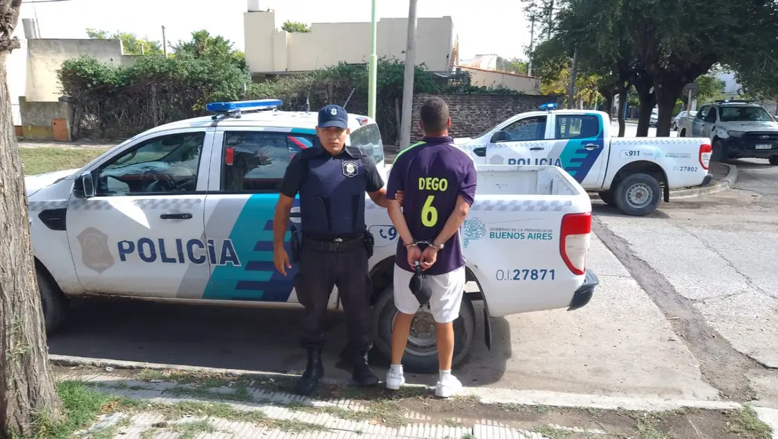 Aprehenden a un hombre acusado de golpear a su mujer y a la policía