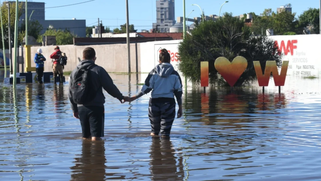 A dos días del temporal, Ingeniero White sigue bajo el agua