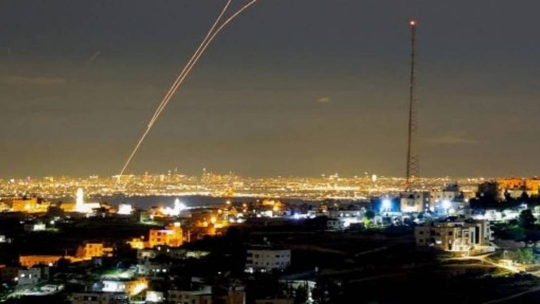 Arabia Saudita interceptó misiles tras un ataque con drones a la embajada de EE. UU.