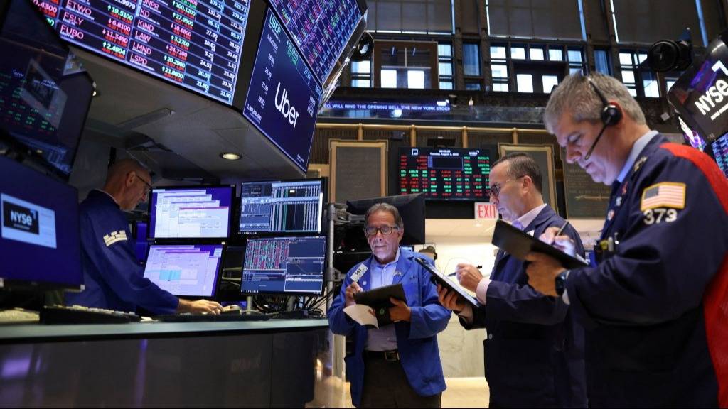 Las acciones argentinas bajan casi 5% en Wall Street y el riesgo país sigue arriba de los 560 puntos