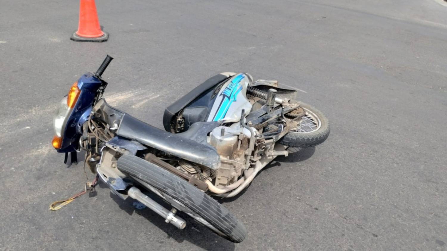 Un motociclista fue hospitalizado tras un accidente en pleno centro