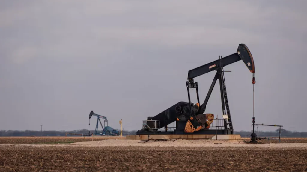 El petróleo cruza la barrera de los 100 dólares por barril por la crisis bélica con Irán