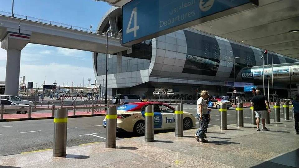 Irán atacó buques comerciales en el estrecho de Ormuz y apuntó al aeropuerto de Dubai