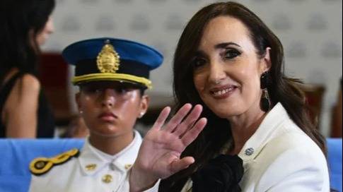 El irónico mensaje de Villarruel contra el Gobierno y el viaje de la esposa de Adorni a EE.UU.