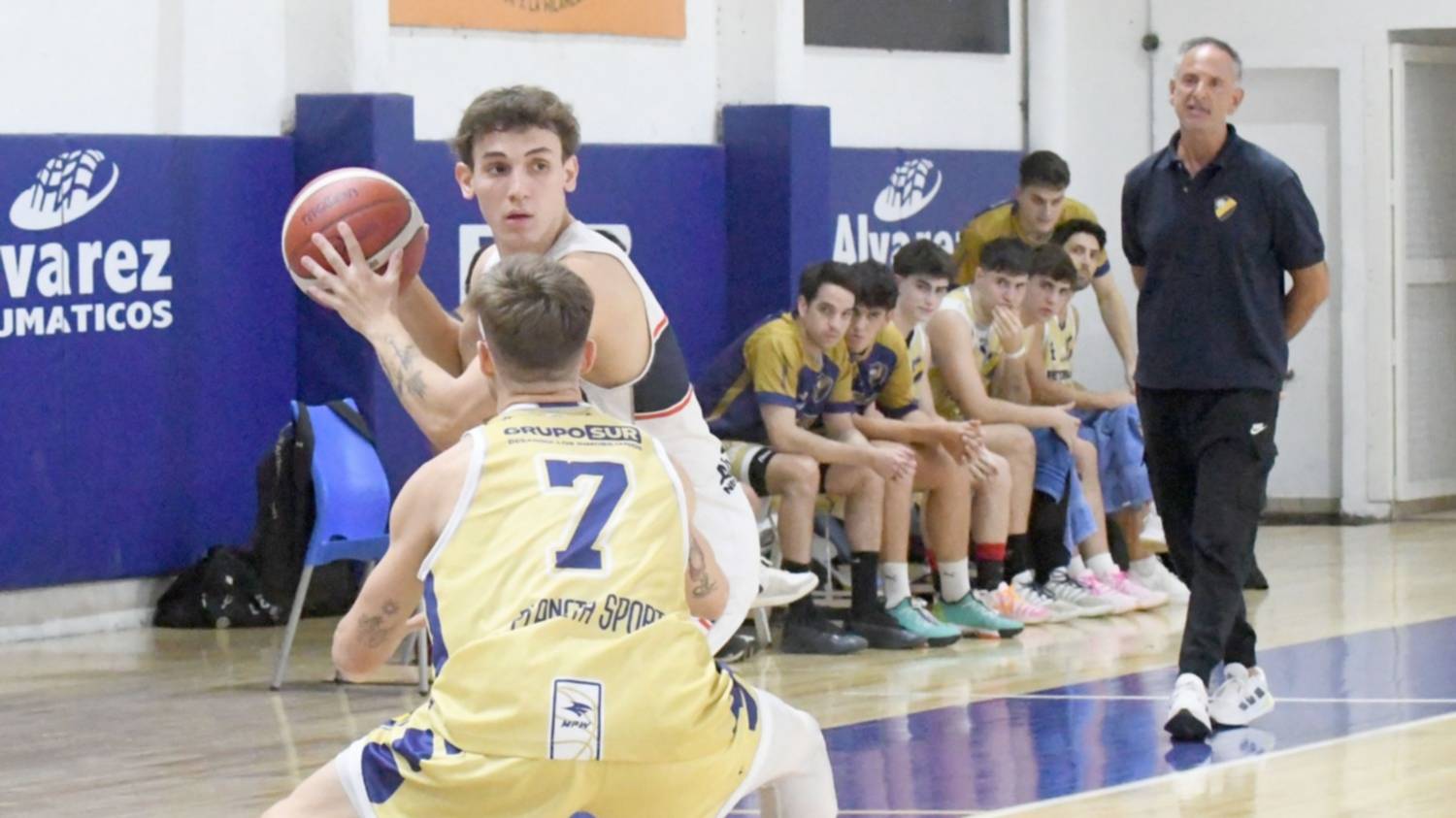 Napostá ya mostró todo lo que tiene: un poderoso equipo y una cancha reluciente