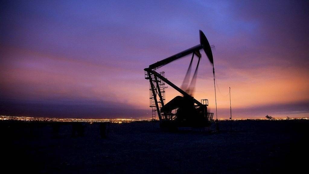 El precio del barril de petróleo sigue a un paso de quebrar los US$100 dólares