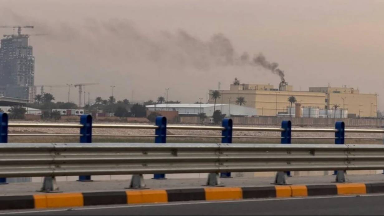 Atacaron la embajada de Estados Unidos en Bagdad y hay alerta máxima en Irak