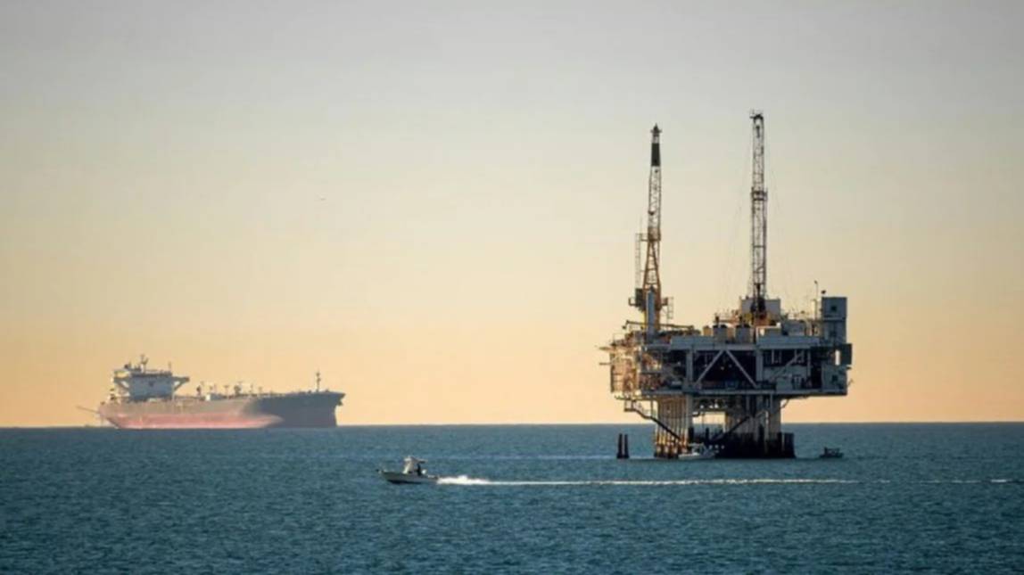 El conflicto en Medio Oriente dispara el crudo y reabre el debate sobre la inflación