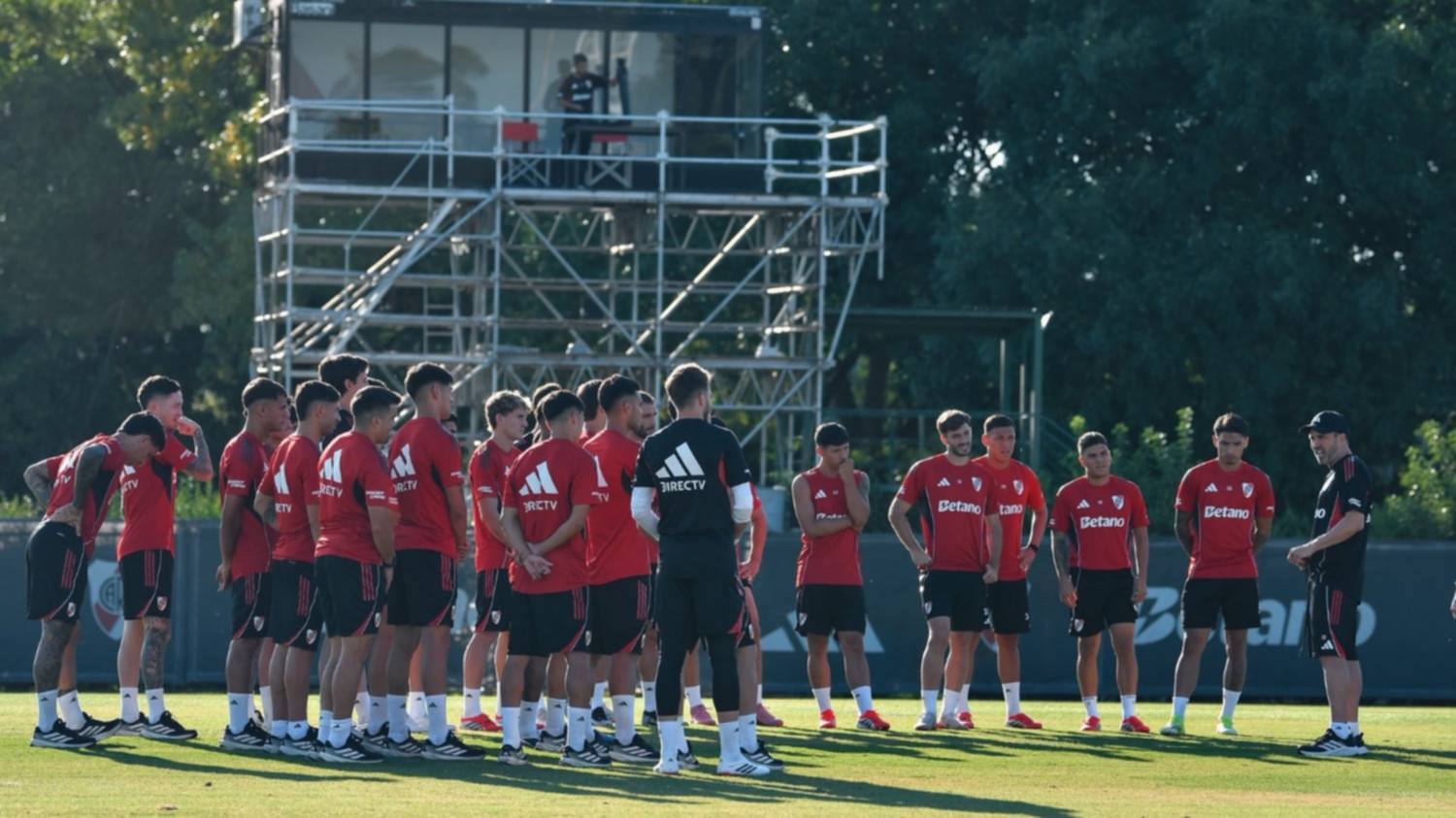 Hora, TV y formaciones: el River de Coudet recibe a Sarmiento, que le ganó la última vez en el Monumental