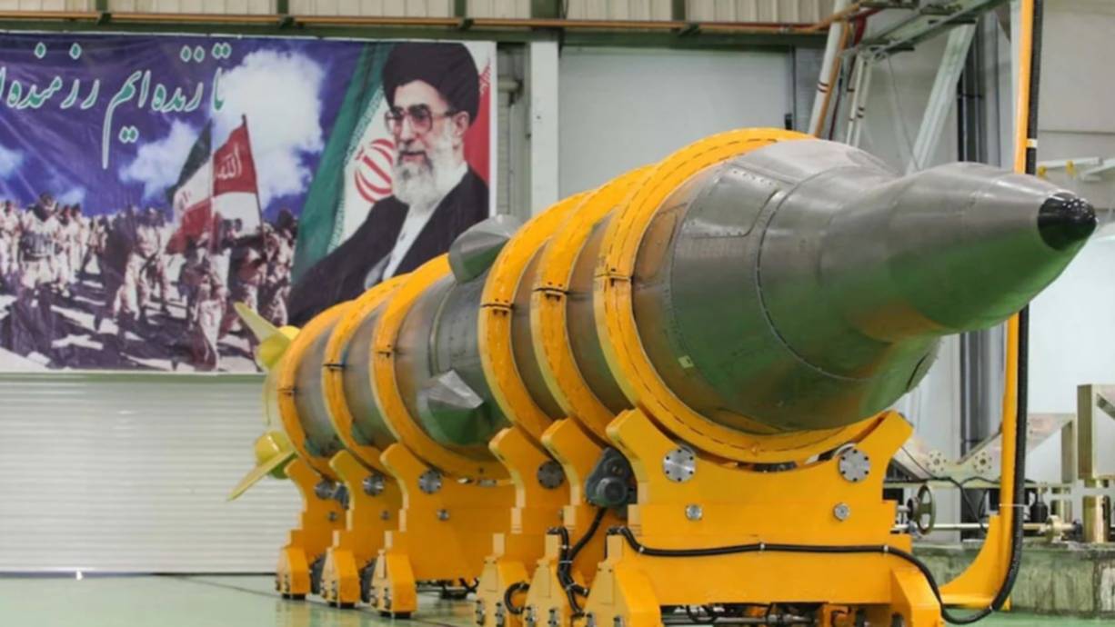 Irán despliega su poder balístico y lanza por primera vez el misil Sejil contra Israel