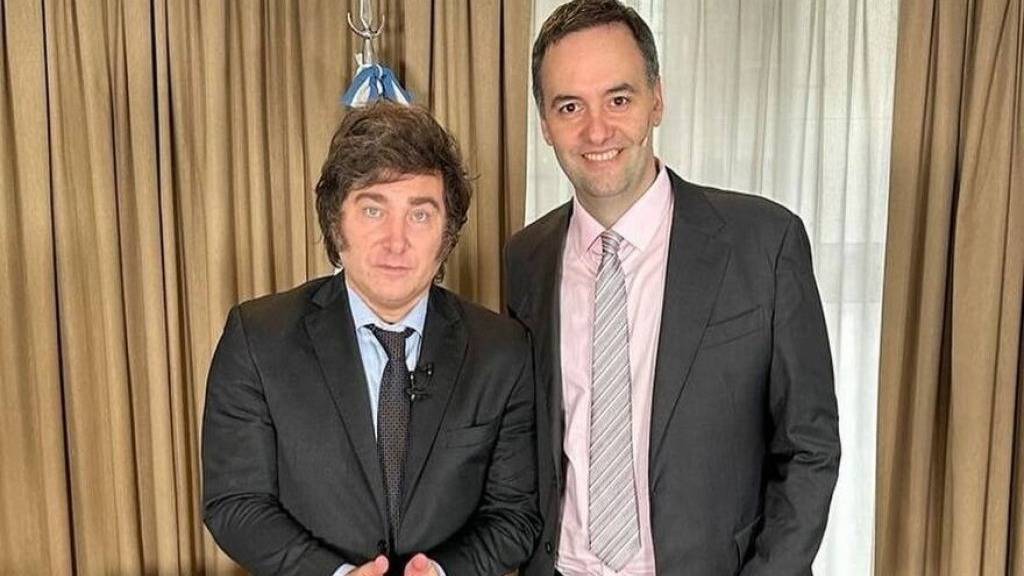 Javier Milei regresa de España y visita Córdoba junto a Manuel Adorni