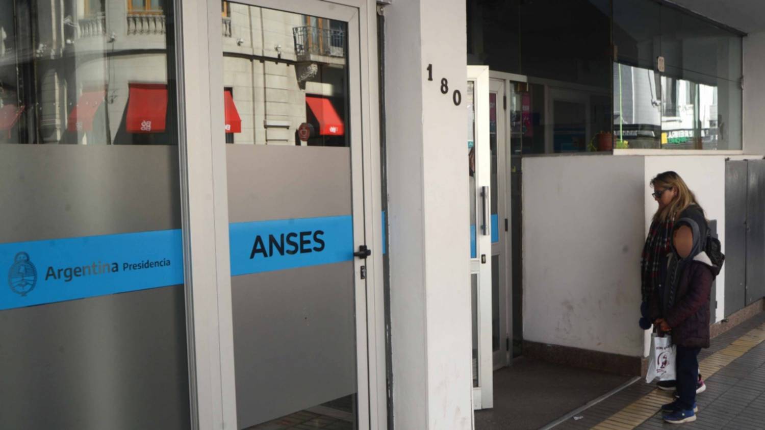 El gobierno lanzó un nuevo plan de retiro voluntario para empleados de ANSES