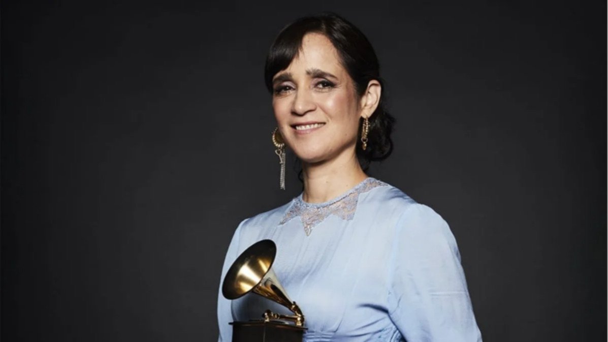 Julieta Venegas debuta como escritora con Norteña, Memorias del comienzo