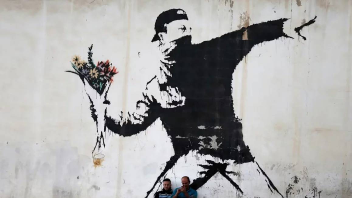 Afirman que descubrieron la identidad de Banksy, el artista que convirtió el anonimato en obra