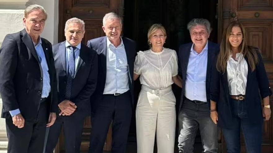 En busca de un amplio frente opositor, Pichetto y Monzó se reunieron con un exaliado de Milei