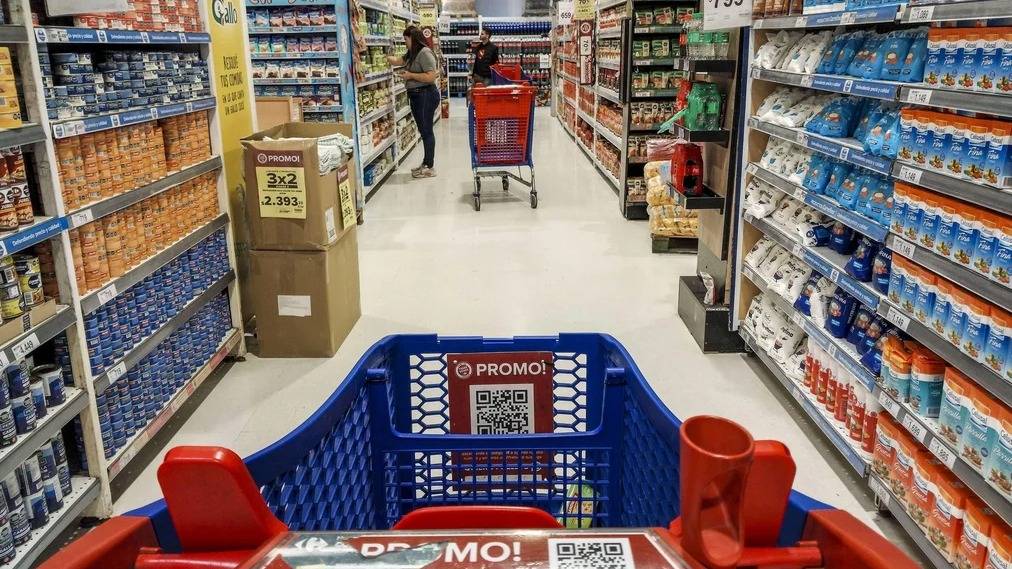 El índice de confianza del consumidor bajó 5,3% en marzo