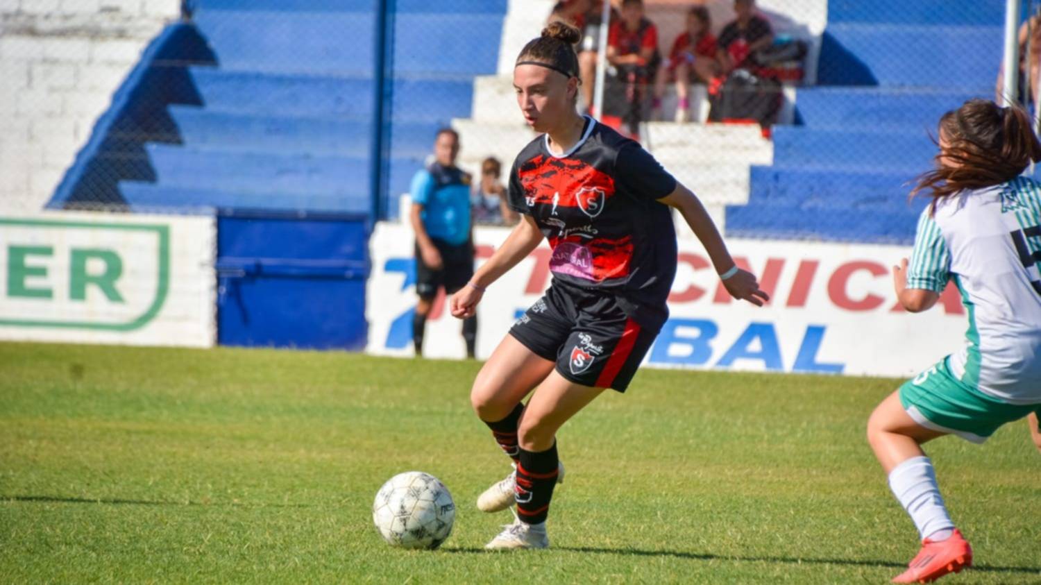 Tiene 17 años, más de 100 goles y un futuro enorme: Sofía Mattos sobresale en la Liga del Sur