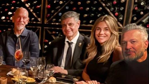 El actor John Malkovich compartió una cena con Jorge Macri en una parrilla en Palermo
