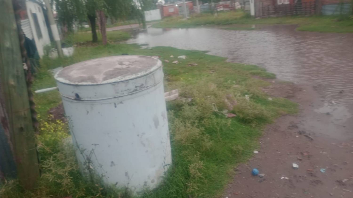 Desde Más Barrios denuncian el estado intransitable de las calles y la falta de iluminación