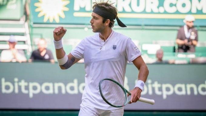 Etcheverry avanzó a tercera ronda en Miami al vencer a Zizou Bergs en dos tie-breaks