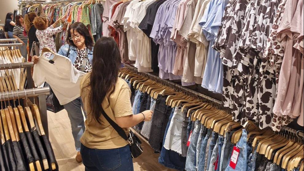 Industria en crisis: caen las ventas de indumentaria y crecen la tensión financiera y los despidos
