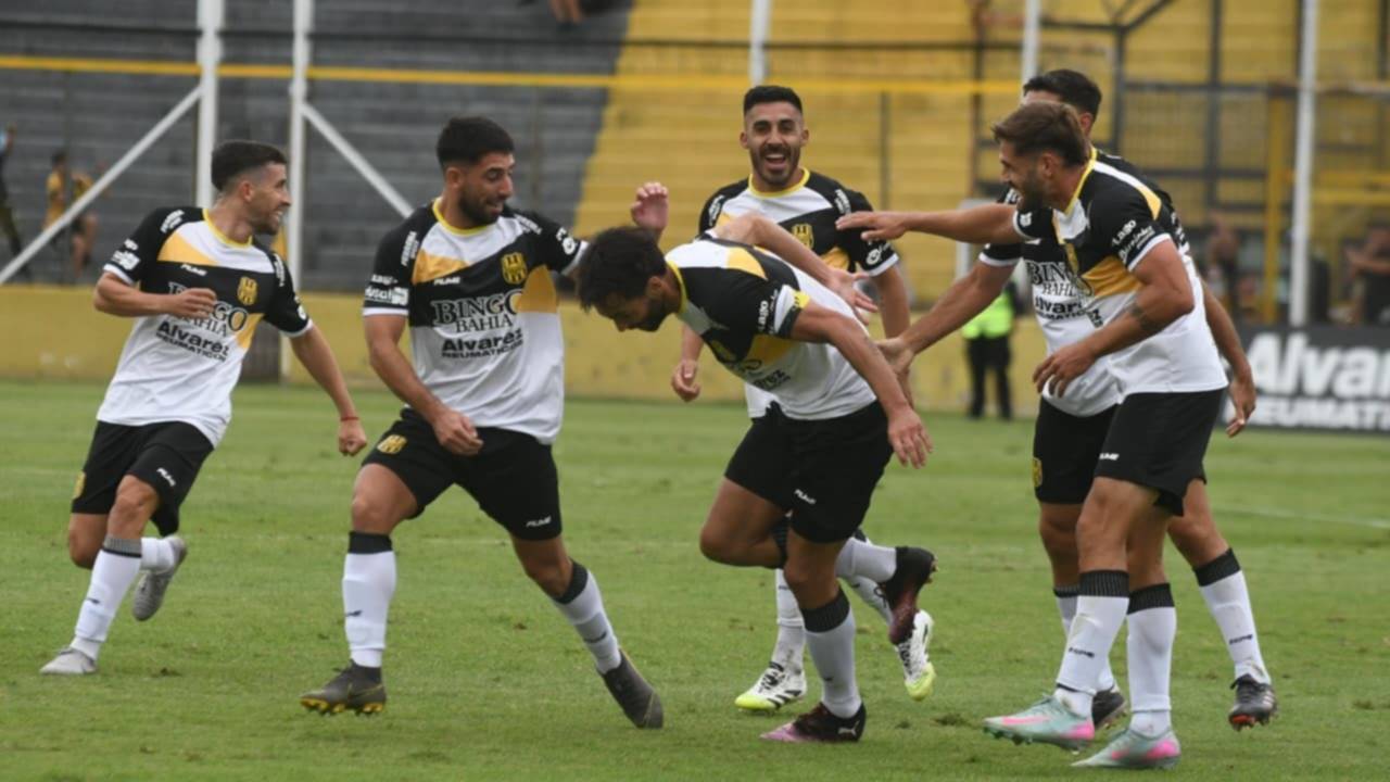 Olimpo debutó con victoria en casa y Villa Mitre cayó como visitante