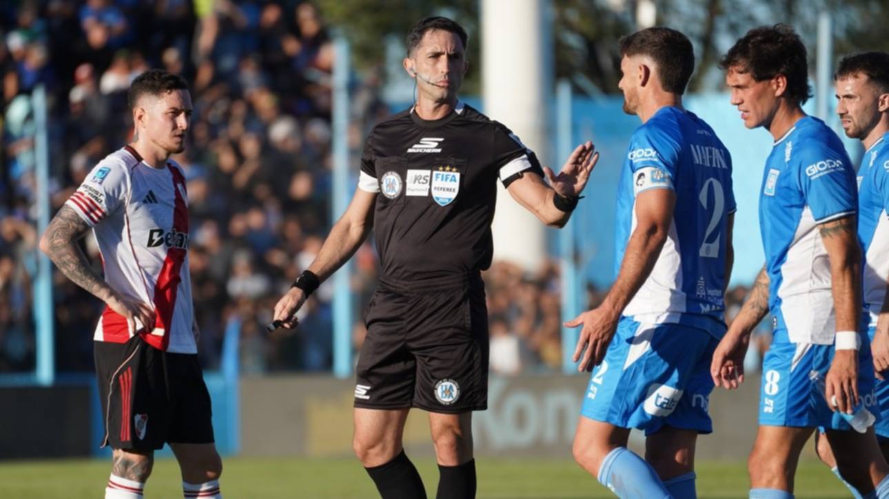 Con el VAR como protagonista, River venció a Estudiantes en Río Cuarto y es líder