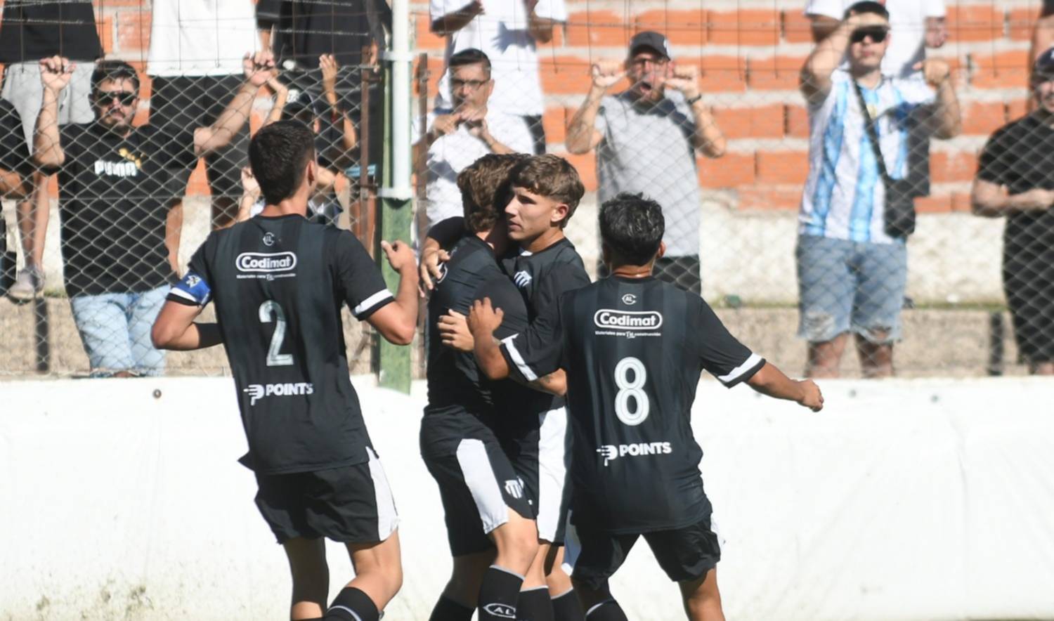 Volvieron los “robotitos” y el plan de Liniers fue perfecto: 1-0 a Bella Vista en la Loma