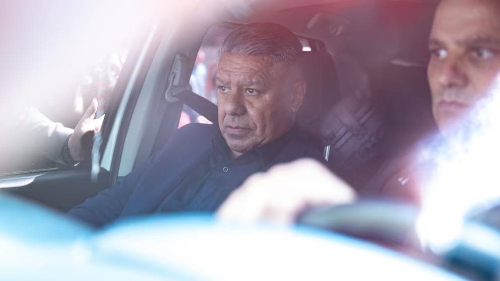 Otro revés para el jefe de AFA: la Justicia le prohibió a "Chiqui" Tapia salir del país por 60 días