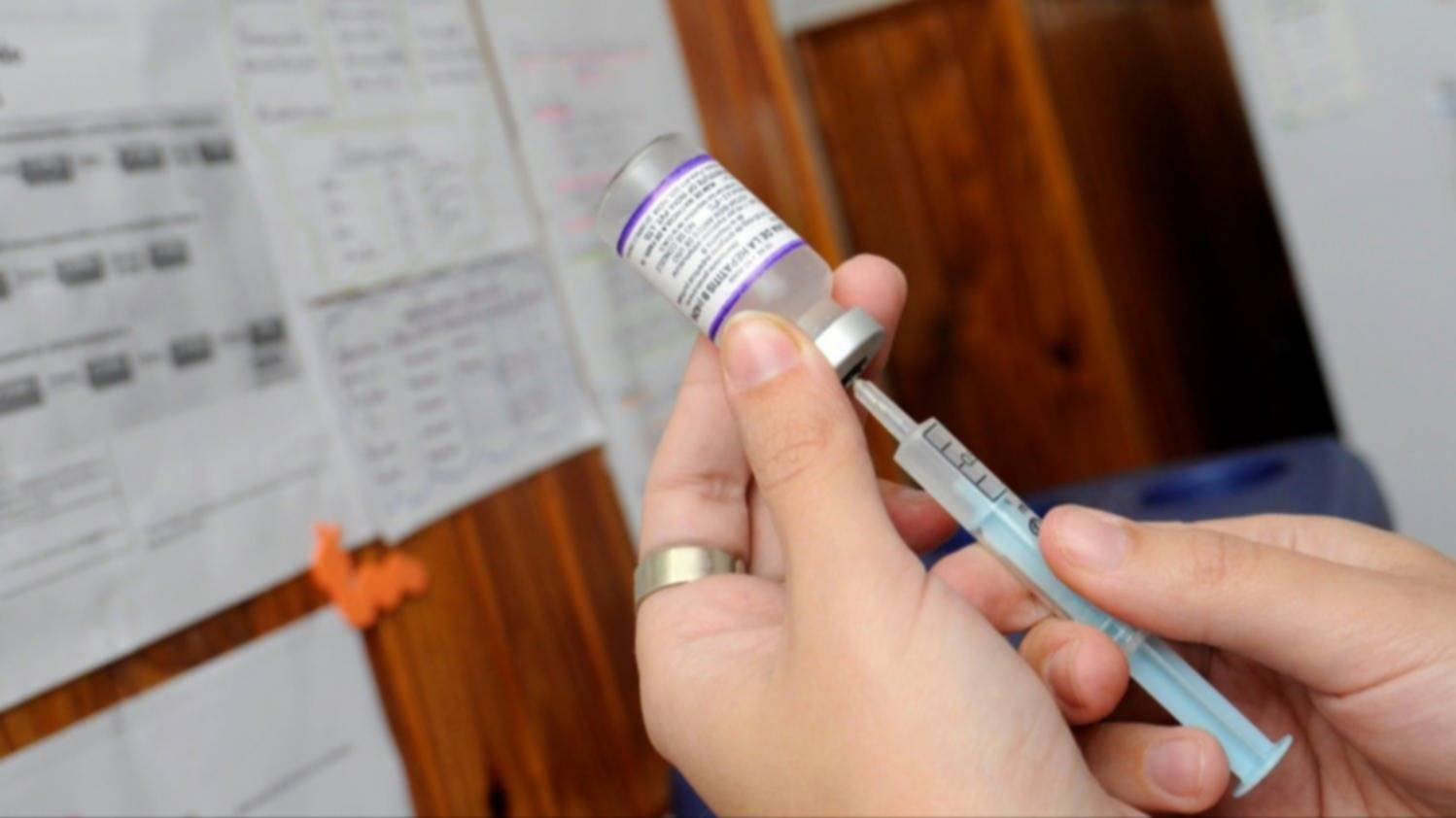 Vacunación antigripal: aseguran que hay menos dosis y piden priorizar grupos