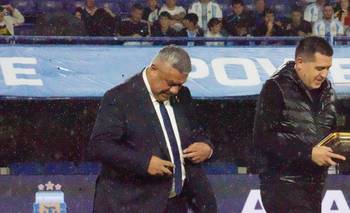 El "Chiqui" Tapia fue silbado en su aparición en La Bombonera