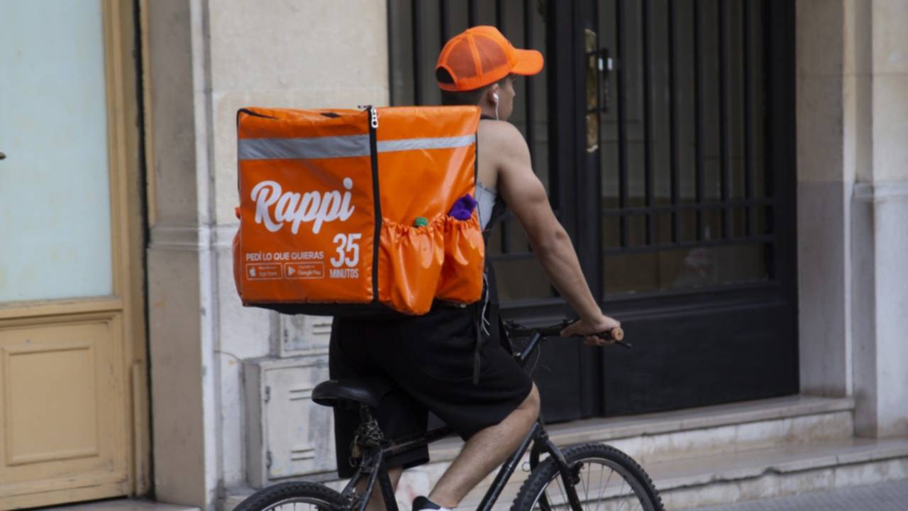 El crecimiento que genera dólares no logra reactivar el consumo ni el empleo