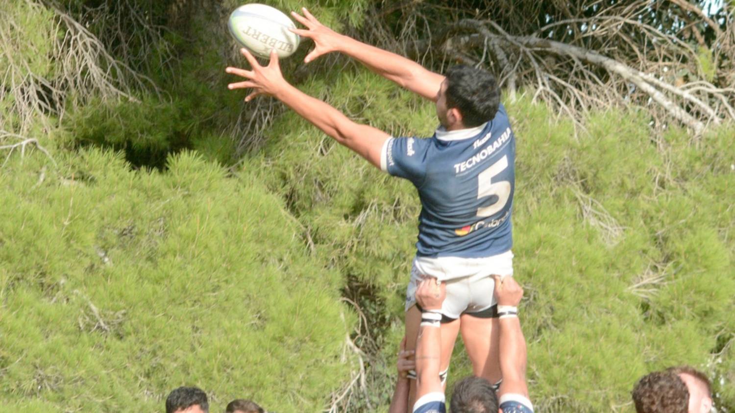 Argentino ganó con bonus y llegó a lo más alto del Oficial Oro