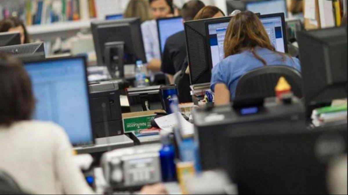 Sueldos estatales: el calendario de aumentos mes a mes y los nuevos topes fijados por decreto