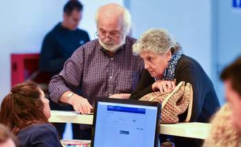 Jubilados: confirman el bono de $70.000 para abril y el haber inicial supera los $450.000