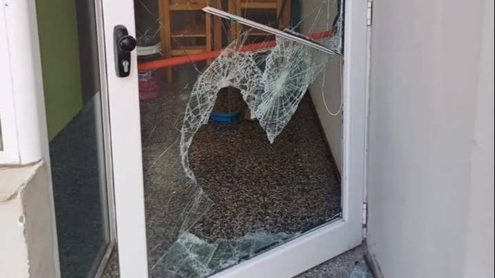 Rompieron un vidrio y robaron elementos en el club La Esperanza