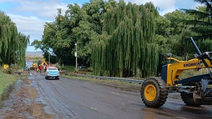 Evacuados, casas inundadas y puentes cortados: la lluvia causó estragos en la Comarca Serrana