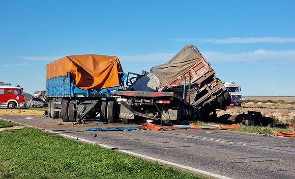 Un muerto por un choque entre cuatro camiones en la ruta 33 - La Nueva