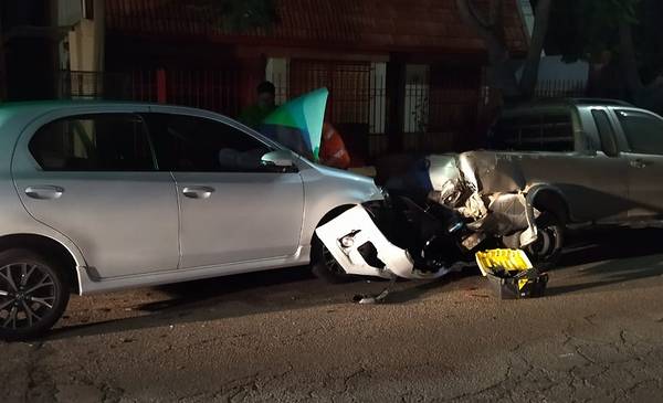 Manejaba borracha y chocó contra un auto estacionado - La Nueva