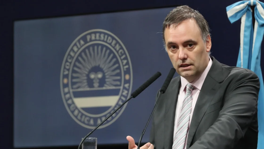 El gobierno tomó distancia de Benegas Lynch: “La batalla contra la pobreza es educarse" El gobierno tomó distancia de Benegas Lynch: “La batalla contra la pobreza es educarse"