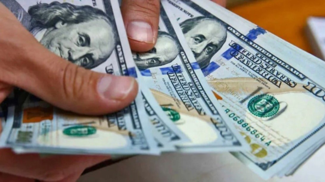 Leve baja del dólar blue: a cuánto cotiza en Bahía Blanca