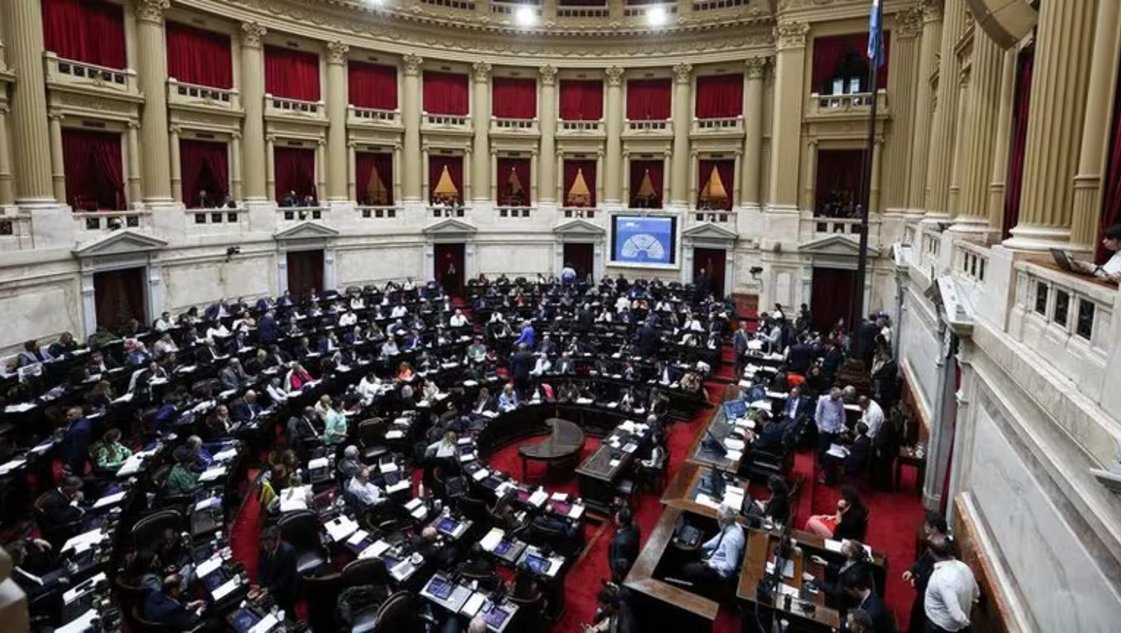 Luego de 30 horas de sesión, la Cámara de Diputados aprobó la Ley Bases y el Paquete Fiscal