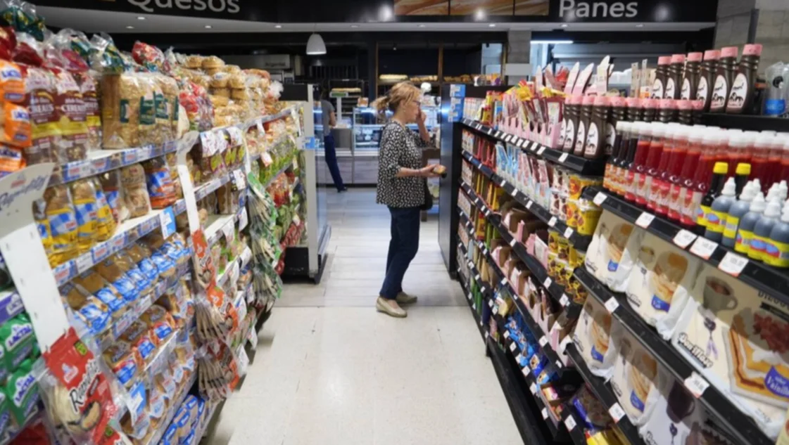 Consultoras relevadas por el Banco Central esperan una inflación mayor y un dólar más alto para fin de año