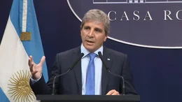 El ministro de Economía, Luis Caputo, anunció que desde el lunes no habrá cepo cambiario
