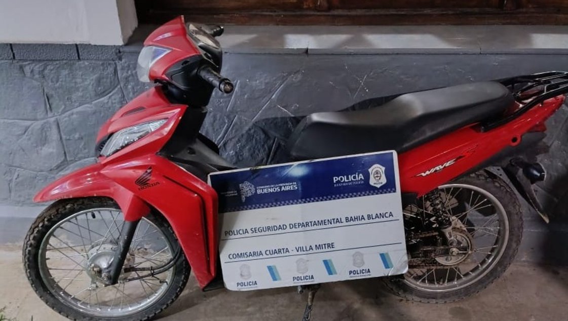 La Policía encontró motos robadas y droga durante un allanamiento: hay dos aprehendidos La Policía encontró motos robadas y droga durante un allanamiento: hay dos aprehendidos
